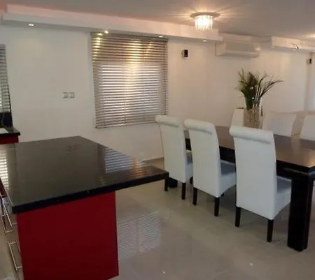 Izmir Cesme'de Ozel Havuzlu Haftalik Kiralik Luks Tatil Villasi * Çeşme